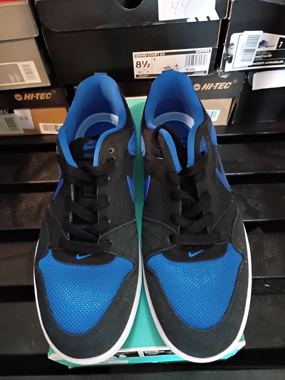 Nike Men’s Black and Blue Low-Top Sneakers